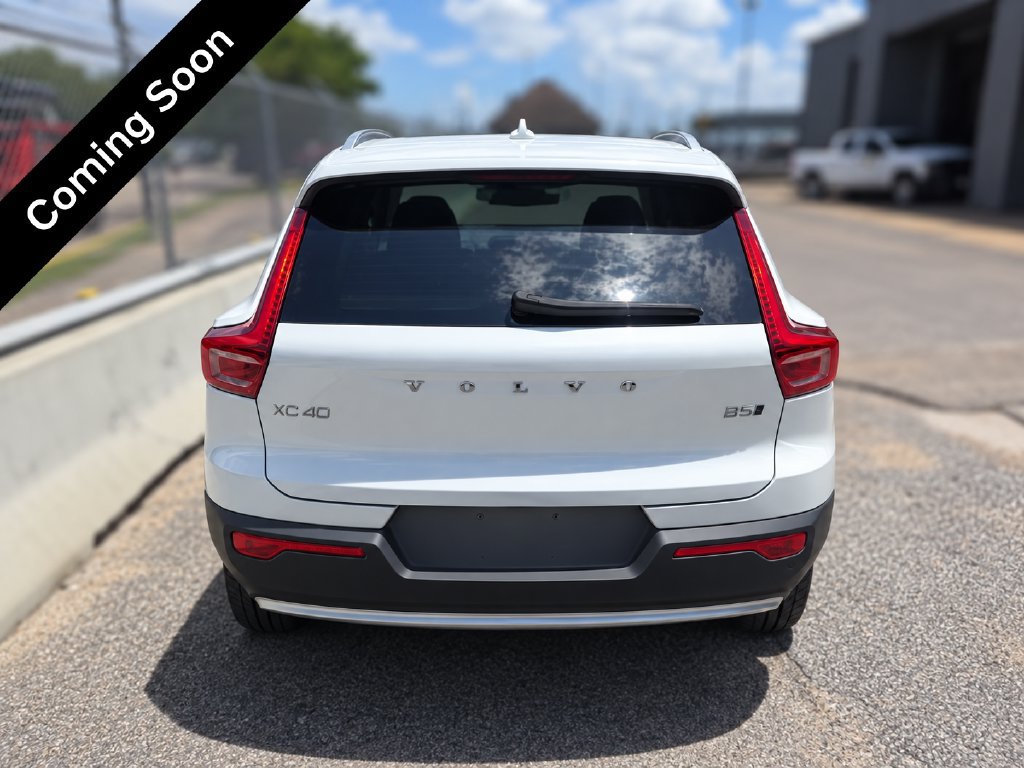 Certified 2025 Volvo XC40 B5 Plus AWD/4WD image 13