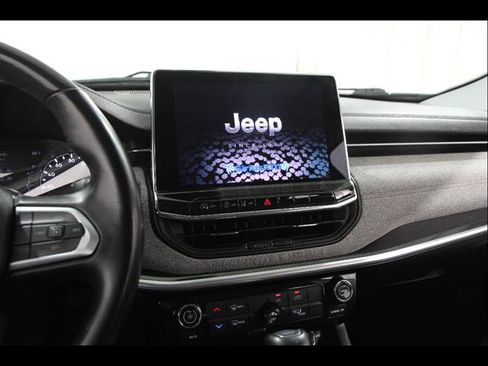 Used 2022 Jeep Compass Latitude AWD/4WD image 9