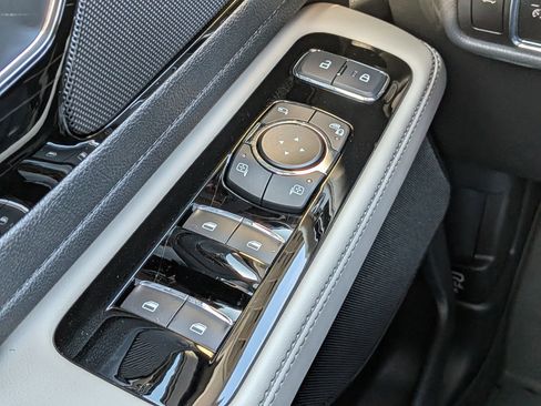 Certified 2025 Lincoln Aviator Reserve image 30