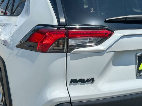 Used 2025 Toyota RAV4 XLE Premium FWD image 9