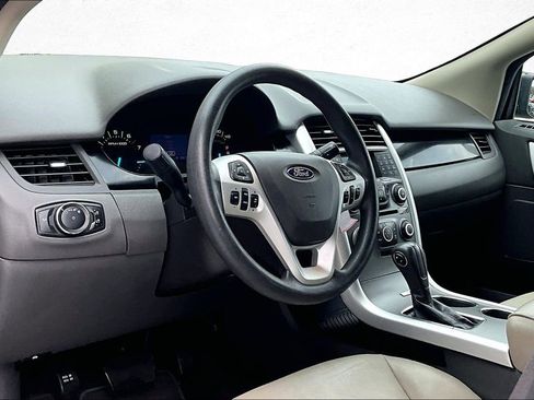 Used 2013 Ford Edge SE image 16