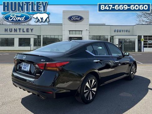 Used 2022 Nissan Altima 2.5 SV w/ SV Premium Package AWD/4WD image 5