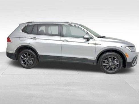 Certified 2024 Volkswagen Tiguan SE image 10