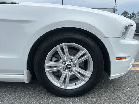Used 2014 Ford Mustang Convertible RWD image 9