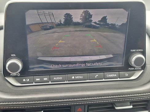 Used 2024 Nissan Rogue SV FWD image 16