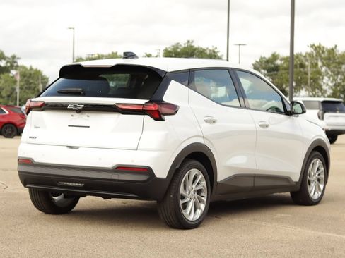 Used 2027 Chevrolet Bolt LT w/ Comfort Package FWD image 7