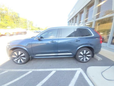 Used 2025 Volvo XC90 T8 Plus AWD/4WD image 2