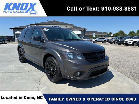 Used 2019 Dodge Journey SE w/ Blacktop Package FWD image 1