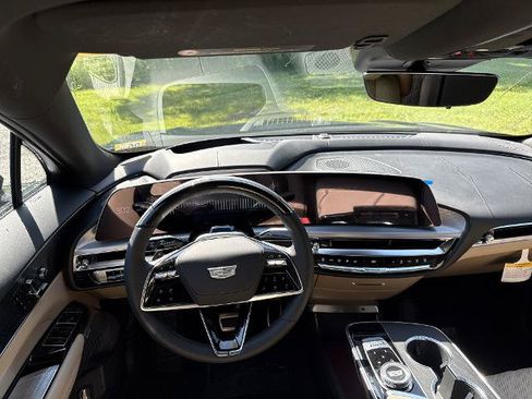 New 2026 Cadillac Lyriq Signature Luxury w/ Nappa Leather Package AWD/4WD image 9