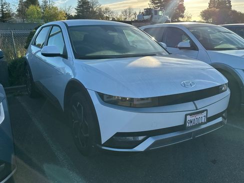 Used 2024 Hyundai Ioniq 5 SEL image 2