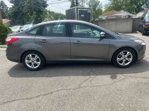 Used 2014 Ford Focus SE w/ SE Winter Package FWD image 4