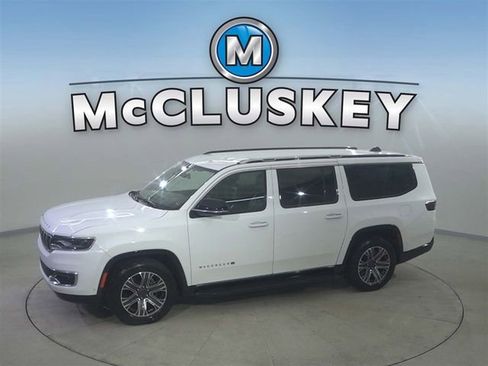 Used 2024 Jeep Wagoneer L Series II w/ Flexible Seating Group image 1