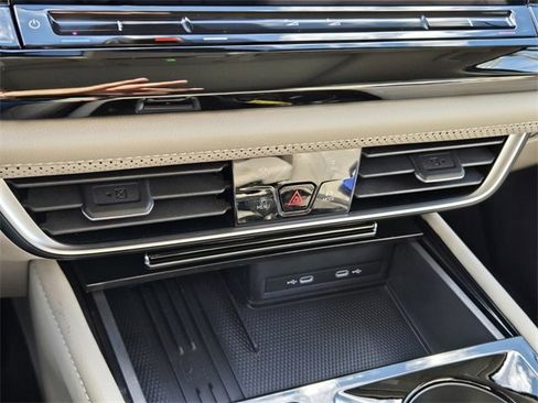 Certified 2025 Volkswagen Atlas SE w/ Panoramic Sunroof Package image 26