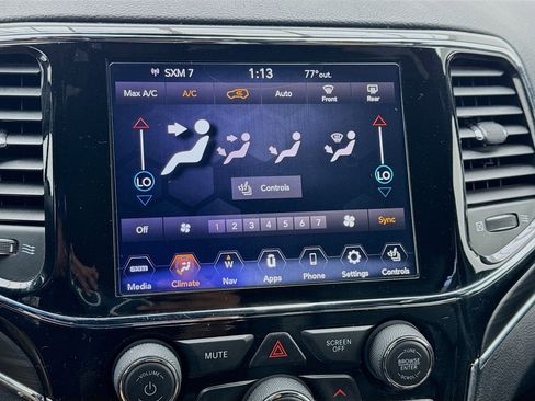 Used 2020 Jeep Grand Cherokee Limited w/ Luxury Group II image 12