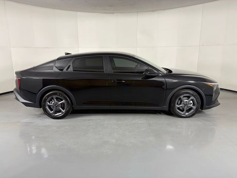 New 2026 Kia K4 FWD image 9