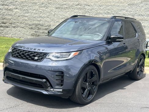 Used 2025 Land Rover Discovery Dynamic SE AWD/4WD image 2