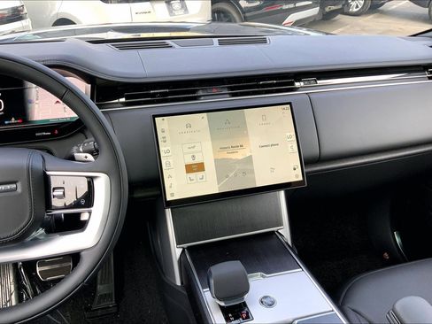 New 2026 Land Rover Range Rover SE image 8