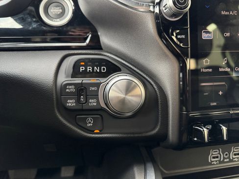 Used 2025 RAM 1500 Laramie w/ Night Edition image 31