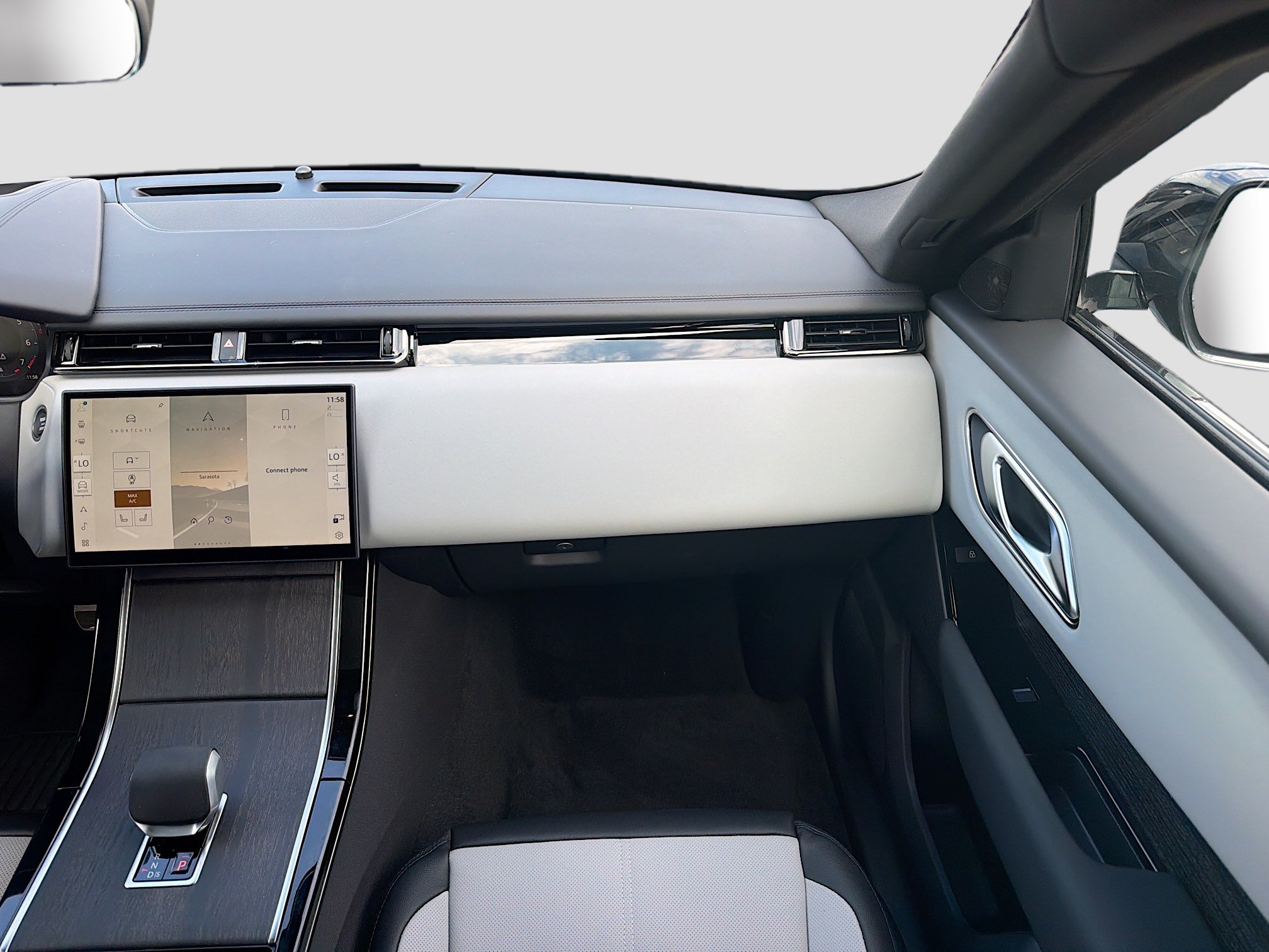 New 2026 Land Rover Range Rover Velar Dynamic SE AWD/4WD image 18