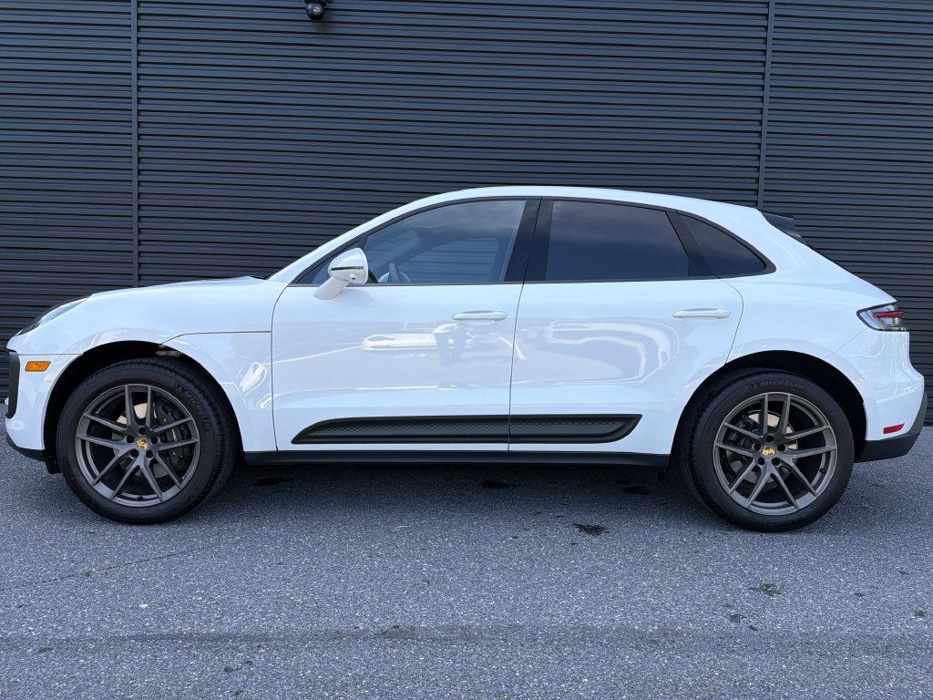 Certified 2026 Porsche Macan AWD/4WD image 16