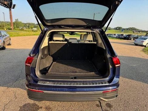 Used 2022 Volkswagen Tiguan SE AWD/4WD image 64