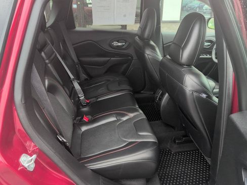 Used 2019 Jeep Cherokee Trailhawk AWD/4WD image 12