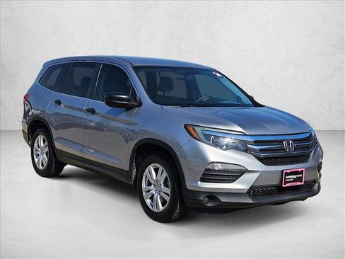 Used 2018 Honda Pilot LX image 3