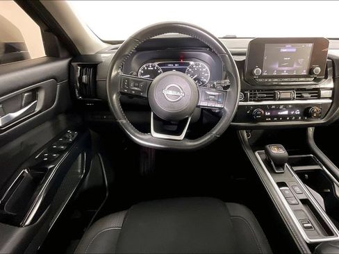 Used 2022 Nissan Pathfinder SV FWD image 8