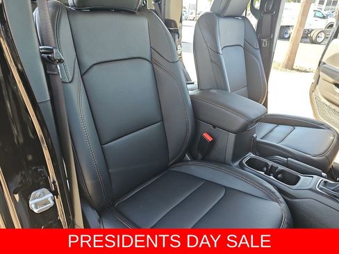 New 2025 Jeep Gladiator Willys image 10