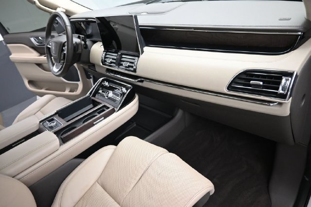 Certified 2023 Lincoln Navigator Reserve RWD image 32