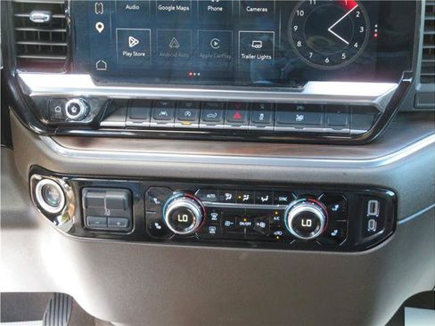 Used 2025 GMC Sierra 1500 SLT image 8