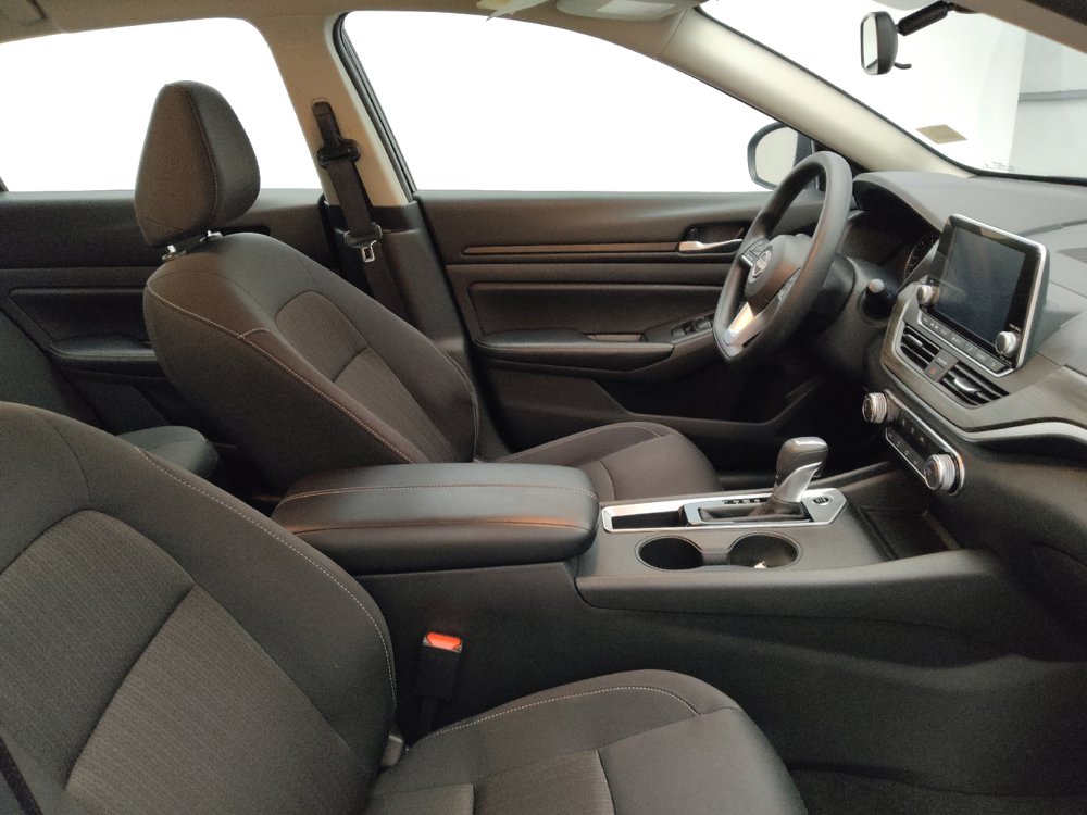 Used 2025 Nissan Altima 2.5 SV FWD image 21