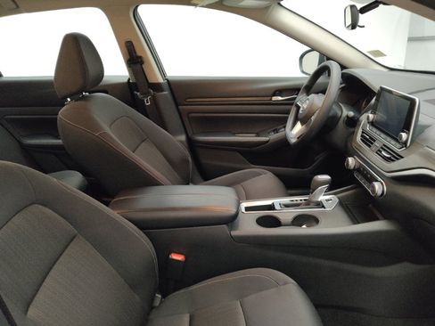 Used 2025 Nissan Altima 2.5 SV FWD image 21