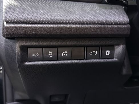Used 2025 Toyota Camry SE FWD image 28