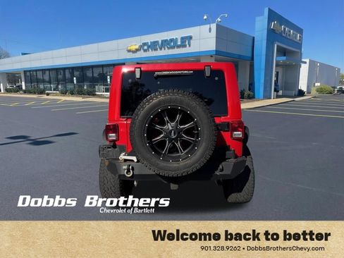 Used 2017 Jeep Wrangler Unlimited Rubicon w/ Connectivity Group AWD/4WD image 7