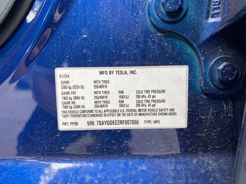 Used 2024 Tesla Model Y Long Range AWD/4WD image 18