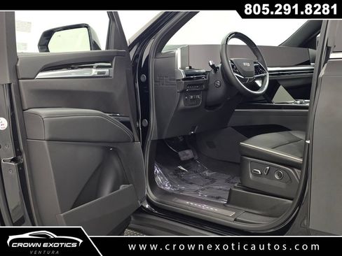 Used 2026 Cadillac Escalade Luxury AWD/4WD image 28