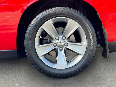 Certified 2015 Dodge Challenger SXT image 27