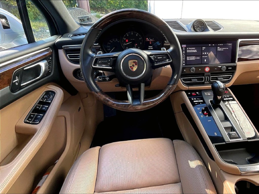 Certified 2022 Porsche Macan AWD/4WD image 11