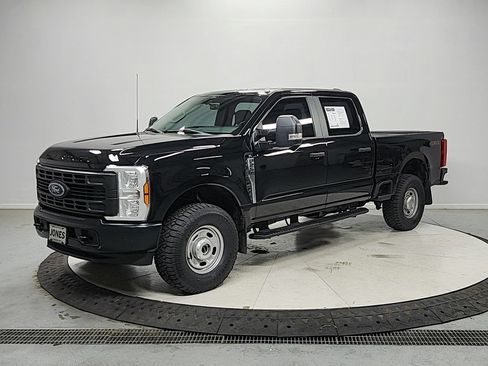 Used 2024 Ford F250 XL w/ XL Off-Road Package AWD/4WD image 3