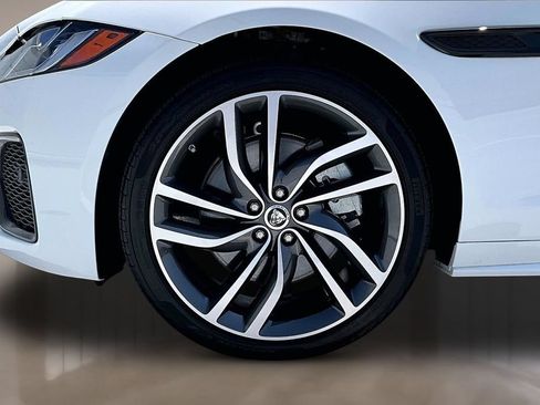 Used 2024 Jaguar XF R-Dynamic SE AWD/4WD image 32