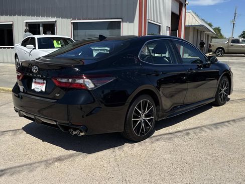 Used 2023 Toyota Camry SE image 7