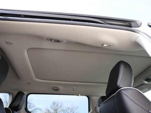 Used 2023 Chrysler Pacifica Limited image 33