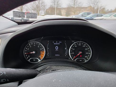 Used 2017 Jeep Renegade Latitude w/ Cold Weather Group image 17