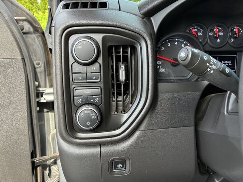 Used 2025 Chevrolet Silverado 1500 Custom Trail Boss AWD/4WD image 28