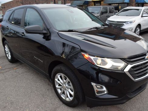Used 2021 Chevrolet Equinox LS w/ LS Convenience Package image 3
