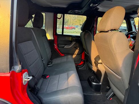 Used 2012 Jeep Wrangler Unlimited Sport image 87