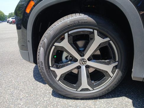 New 2025 Volkswagen Tiguan SE image 25