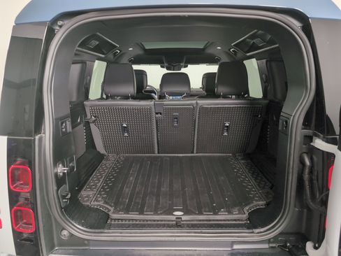 Used 2025 Land Rover Defender 110 S image 26