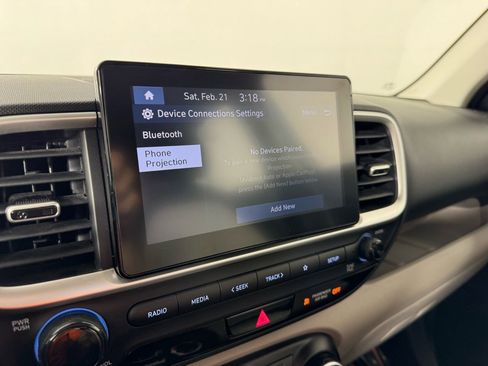 Used 2024 Hyundai Venue SEL image 21